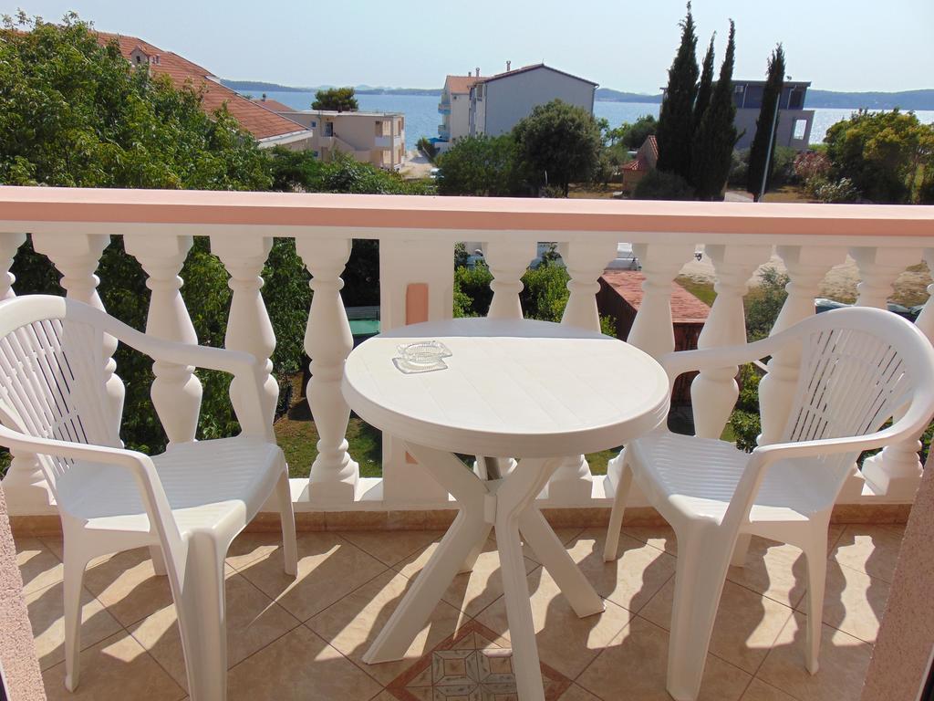 Bed and Breakfast Pansion Kardum à Bibinje Extérieur photo