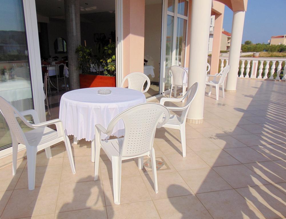 Bed and Breakfast Pansion Kardum à Bibinje Extérieur photo